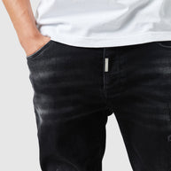 Essentials Slim Jean 2.0 - Black